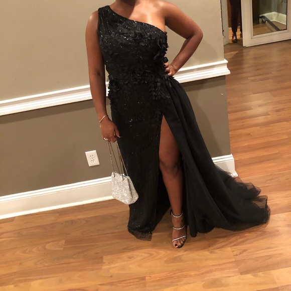 Portia and Scarlett PS2018 - Picture 2 of 2